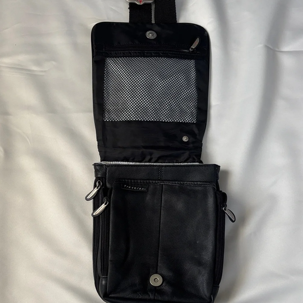 Travelon Luggage Anti-Theft Bag Tan 3 Zippered Compartments